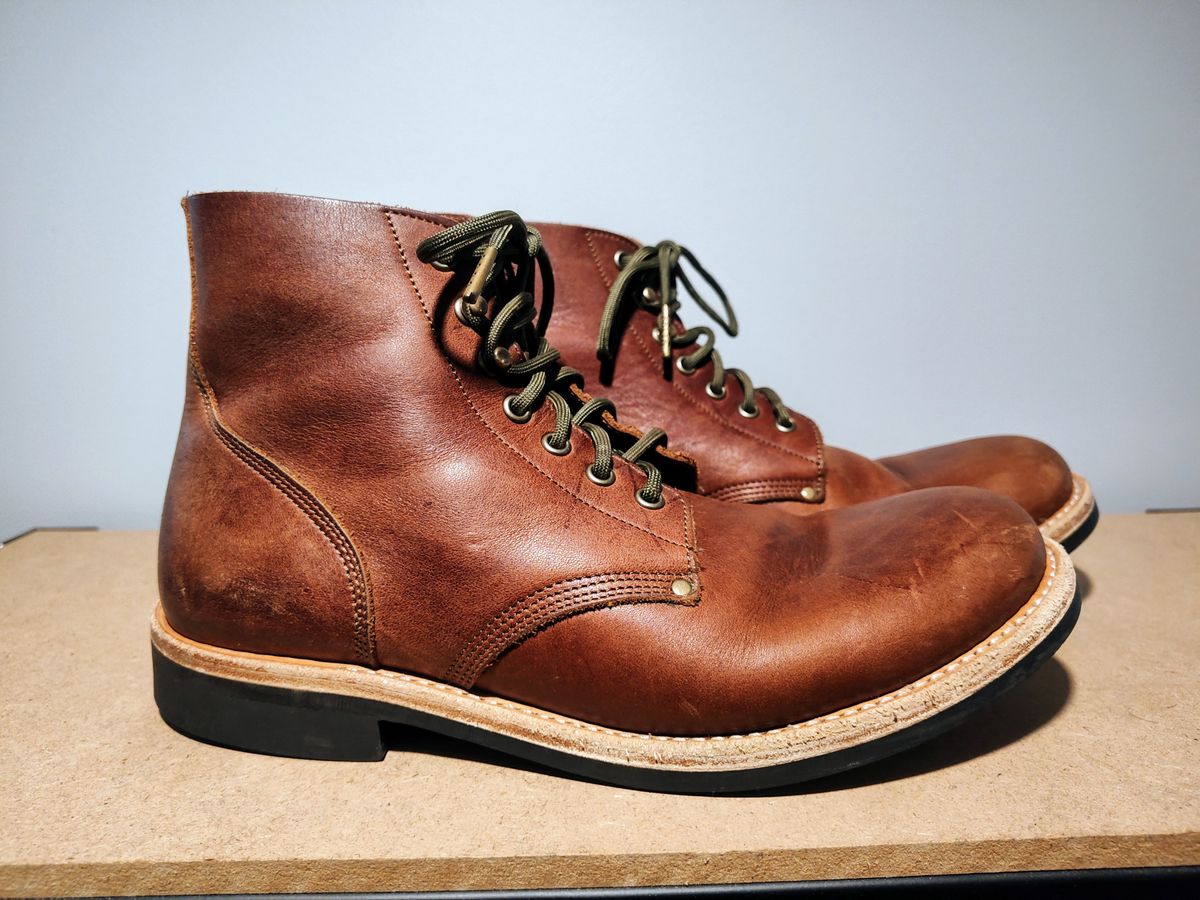 Photo by farroyo81 on January 3, 2025 of the Oak Street Bootmakers Field Boot in Seidel Light Brown Mustang.