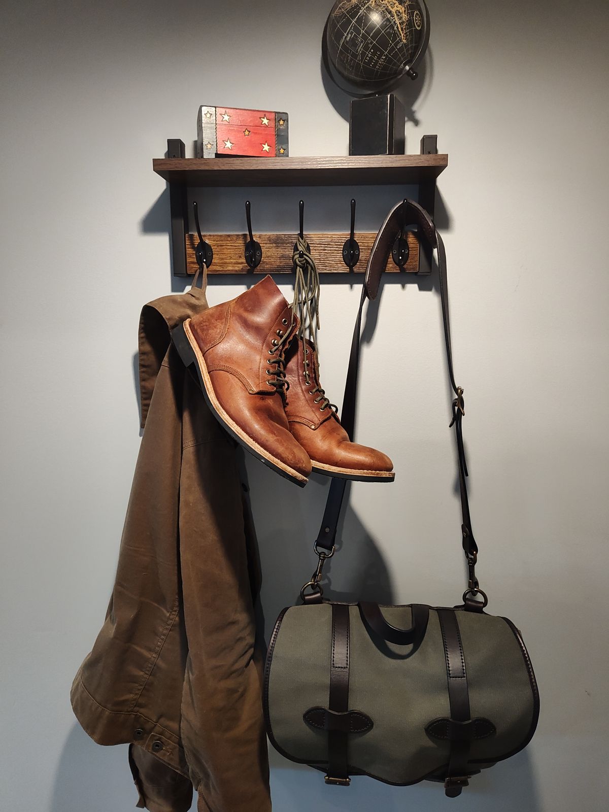Photo by farroyo81 on April 4, 2025 of the Oak Street Bootmakers Field Boot in Seidel Light Brown Mustang.