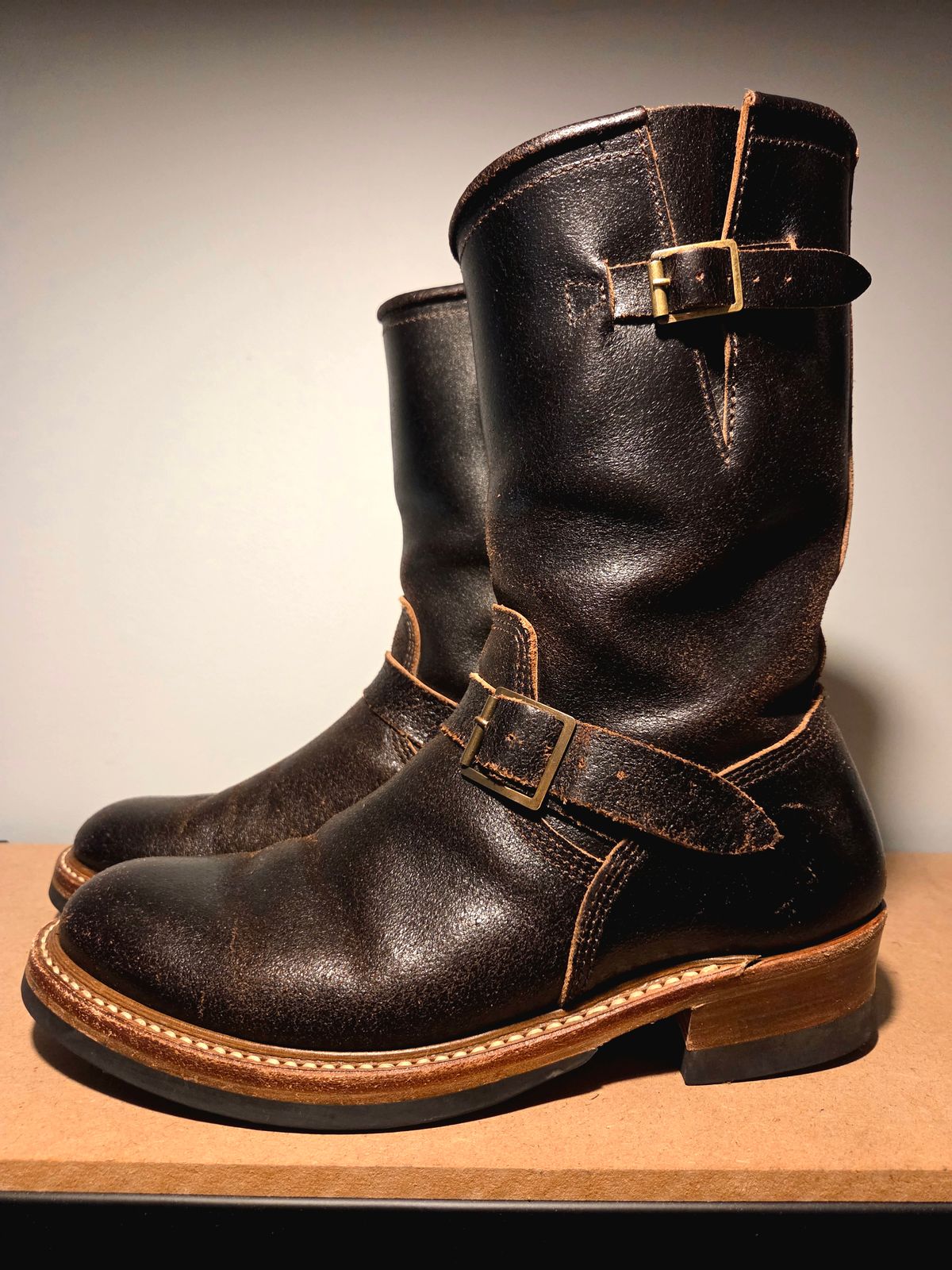 Photo by farroyo81 on October 5, 2025 of the John Lofgren Wabash Engineer Boots in Horween Dark Brown Waxed Flesh.