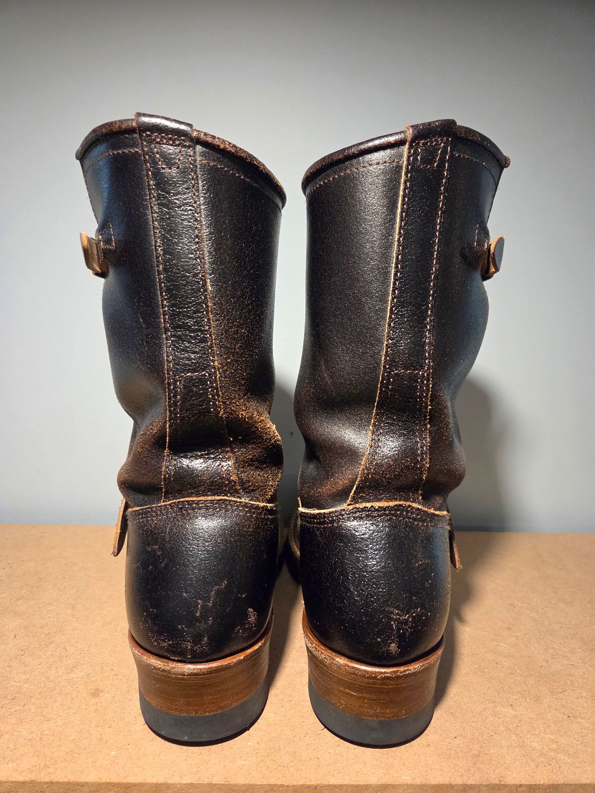 Photo by farroyo81 on November 3, 2025 of the John Lofgren Wabash Engineer Boots in Horween Dark Brown Waxed Flesh.