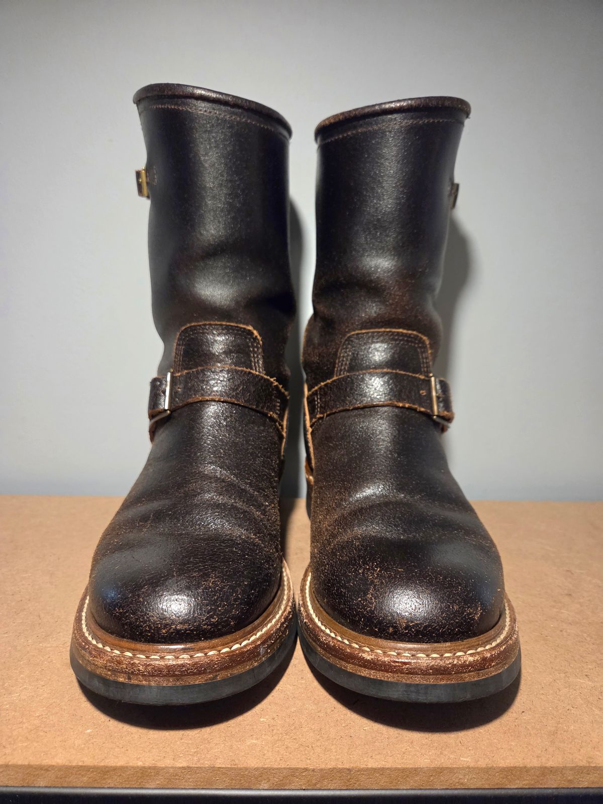 Photo by farroyo81 on November 3, 2025 of the John Lofgren Wabash Engineer Boots in Horween Dark Brown Waxed Flesh.