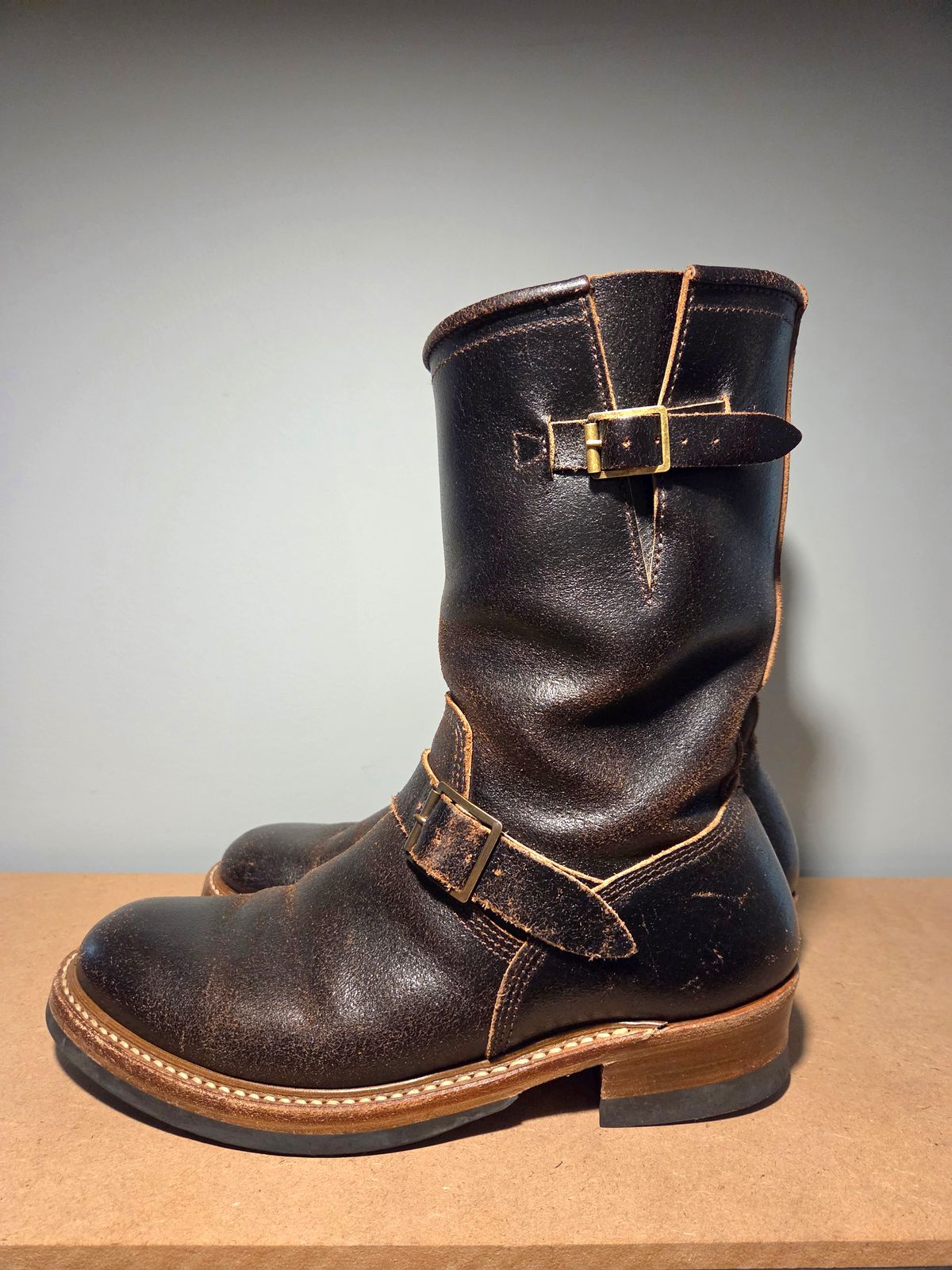 Photo by farroyo81 on November 3, 2025 of the John Lofgren Wabash Engineer Boots in Horween Dark Brown Waxed Flesh.