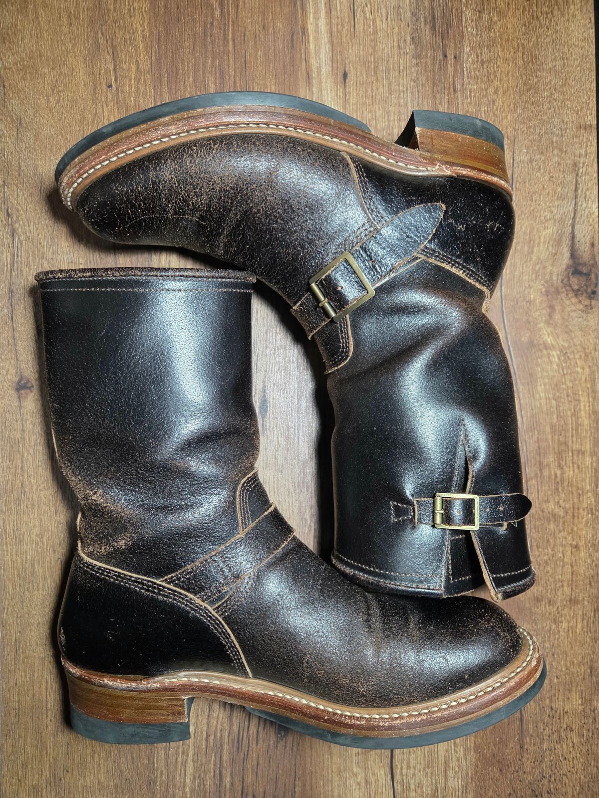 Photo by farroyo81 on November 3, 2025 of the John Lofgren Wabash Engineer Boots in Horween Dark Brown Waxed Flesh.