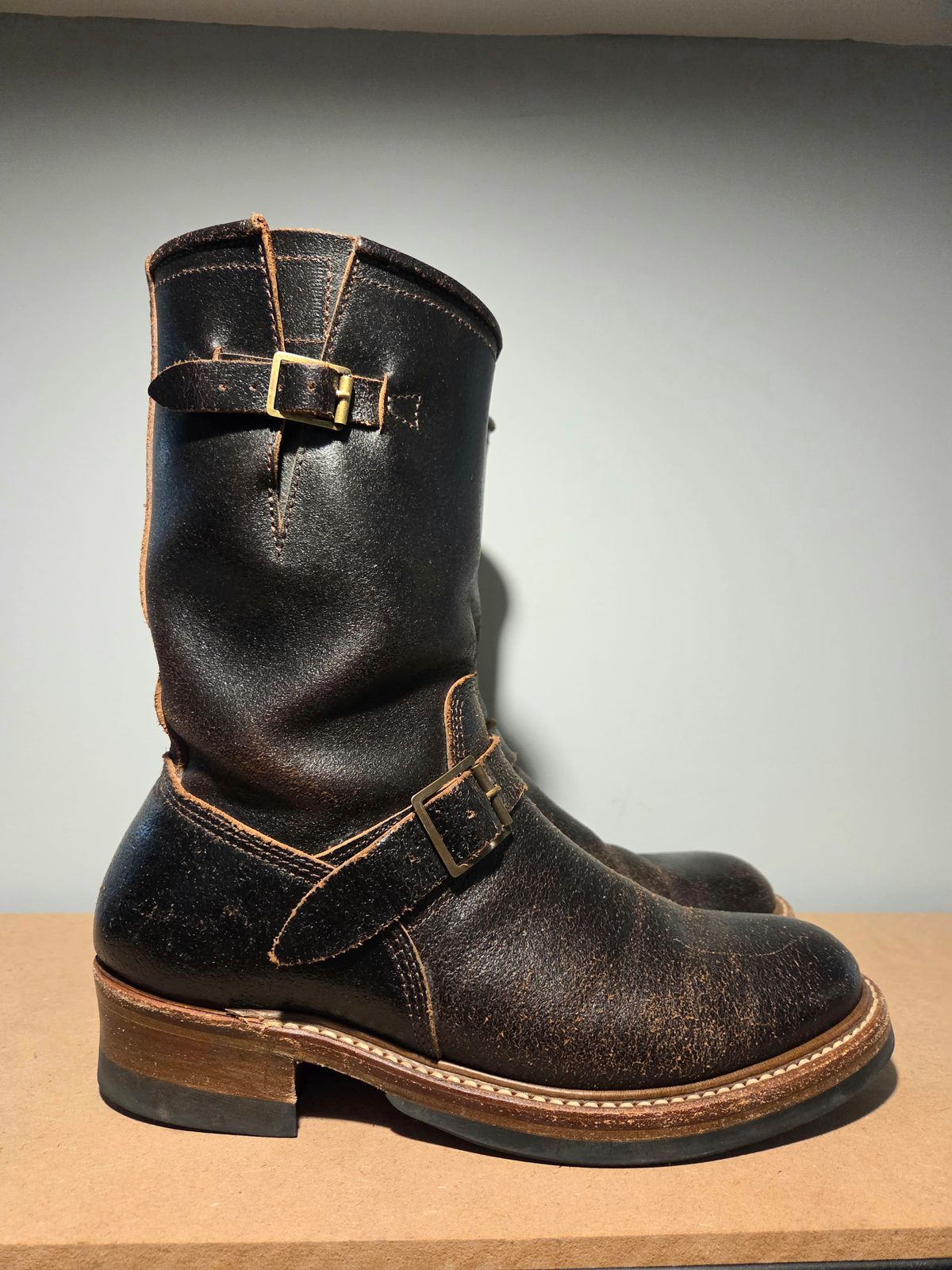 Photo by farroyo81 on November 3, 2025 of the John Lofgren Wabash Engineer Boots in Horween Dark Brown Waxed Flesh.