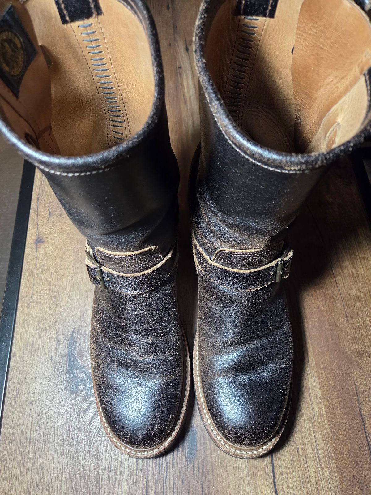 Photo by farroyo81 on November 3, 2025 of the John Lofgren Wabash Engineer Boots in Horween Dark Brown Waxed Flesh.