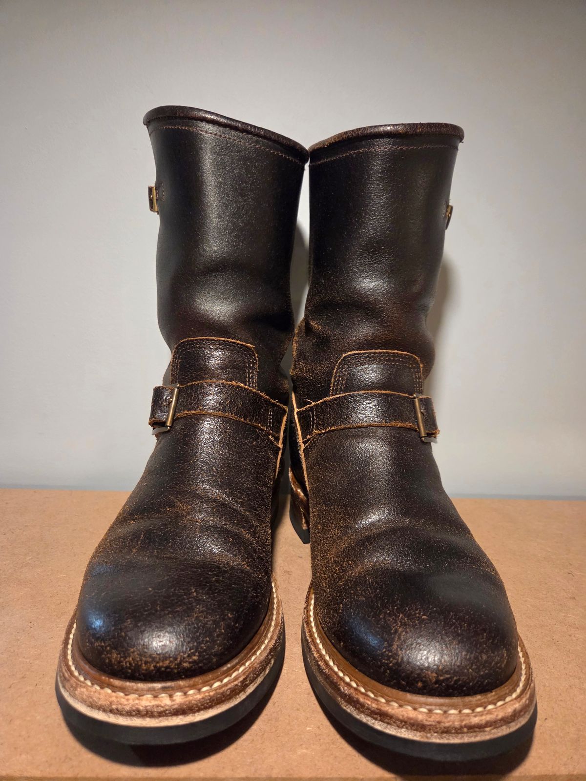 Photo by farroyo81 on December 4, 2025 of the John Lofgren Wabash Engineer Boots in Horween Dark Brown Waxed Flesh.