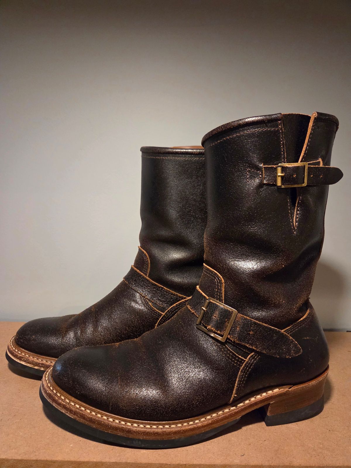 Photo by farroyo81 on December 4, 2025 of the John Lofgren Wabash Engineer Boots in Horween Dark Brown Waxed Flesh.
