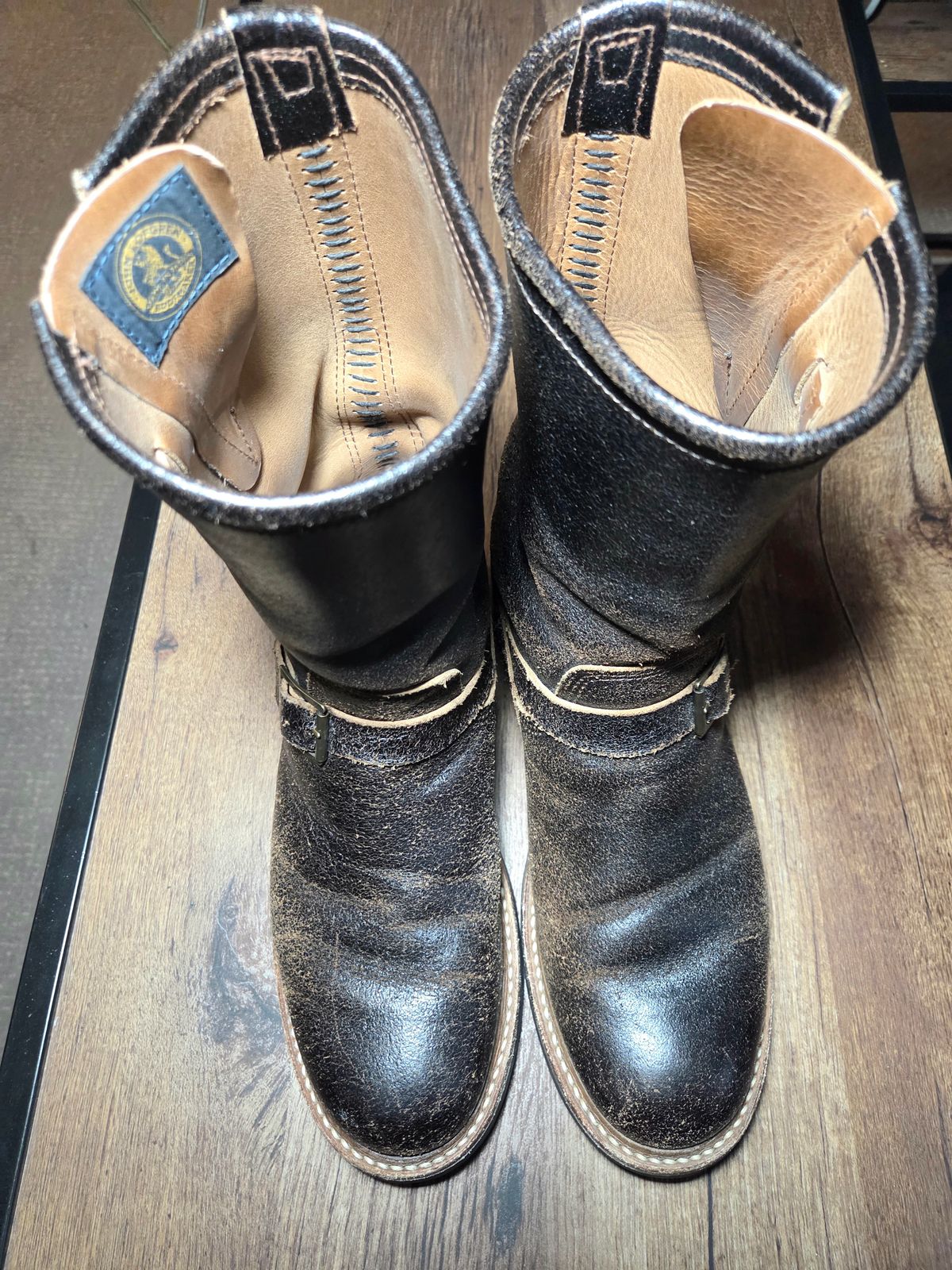 Photo by farroyo81 on January 5, 2026 of the John Lofgren Wabash Engineer Boots in Horween Dark Brown Waxed Flesh.