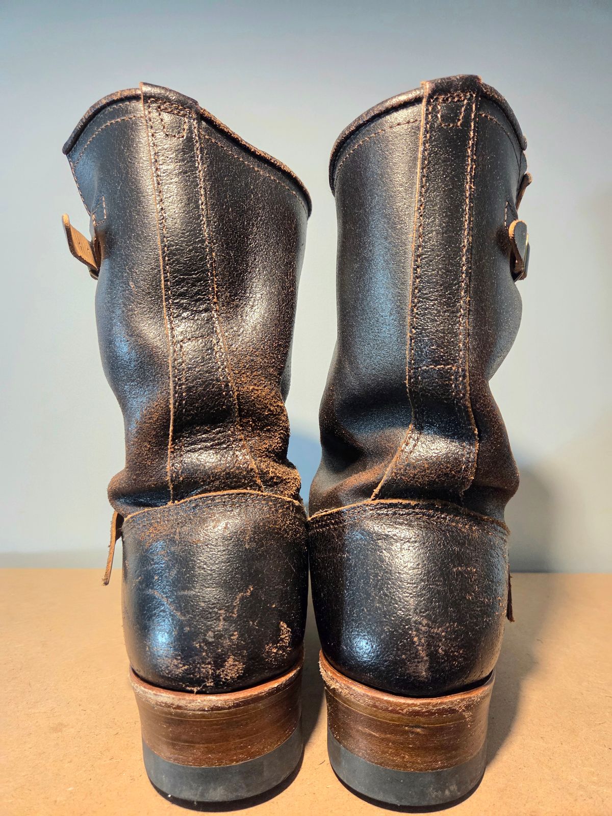 Photo by farroyo81 on February 5, 2026 of the John Lofgren Wabash Engineer Boots in Horween Dark Brown Waxed Flesh.