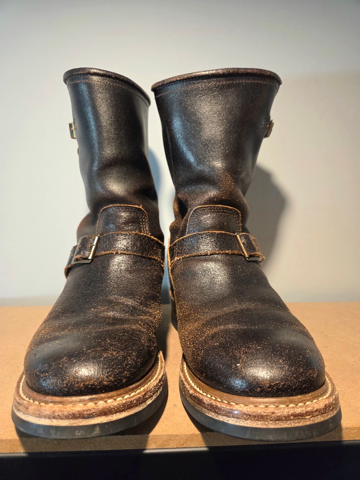 Photo by farroyo81 on February 5, 2026 of the John Lofgren Wabash Engineer Boots in Horween Dark Brown Waxed Flesh.
