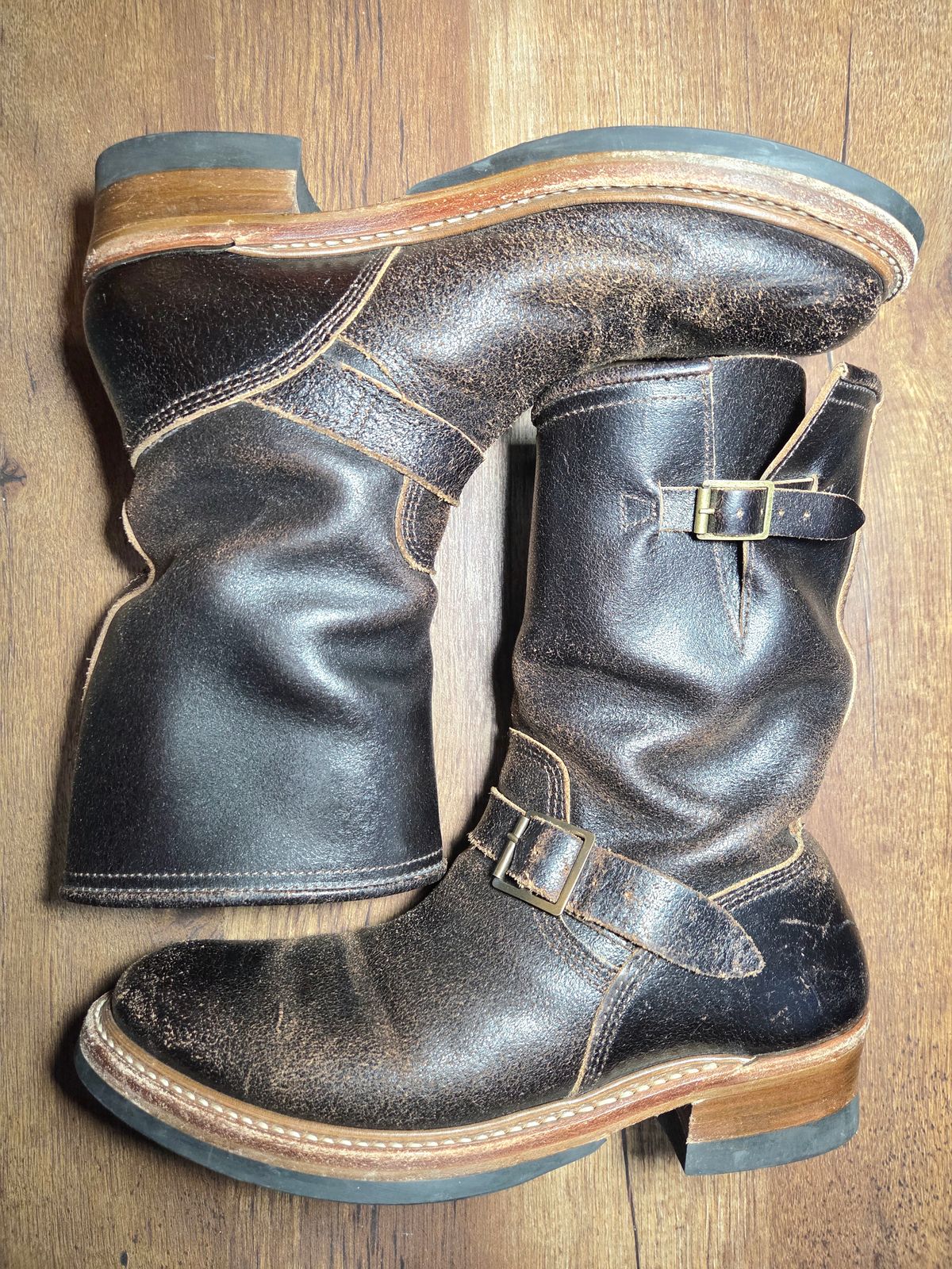 Photo by farroyo81 on February 5, 2026 of the John Lofgren Wabash Engineer Boots in Horween Dark Brown Waxed Flesh.