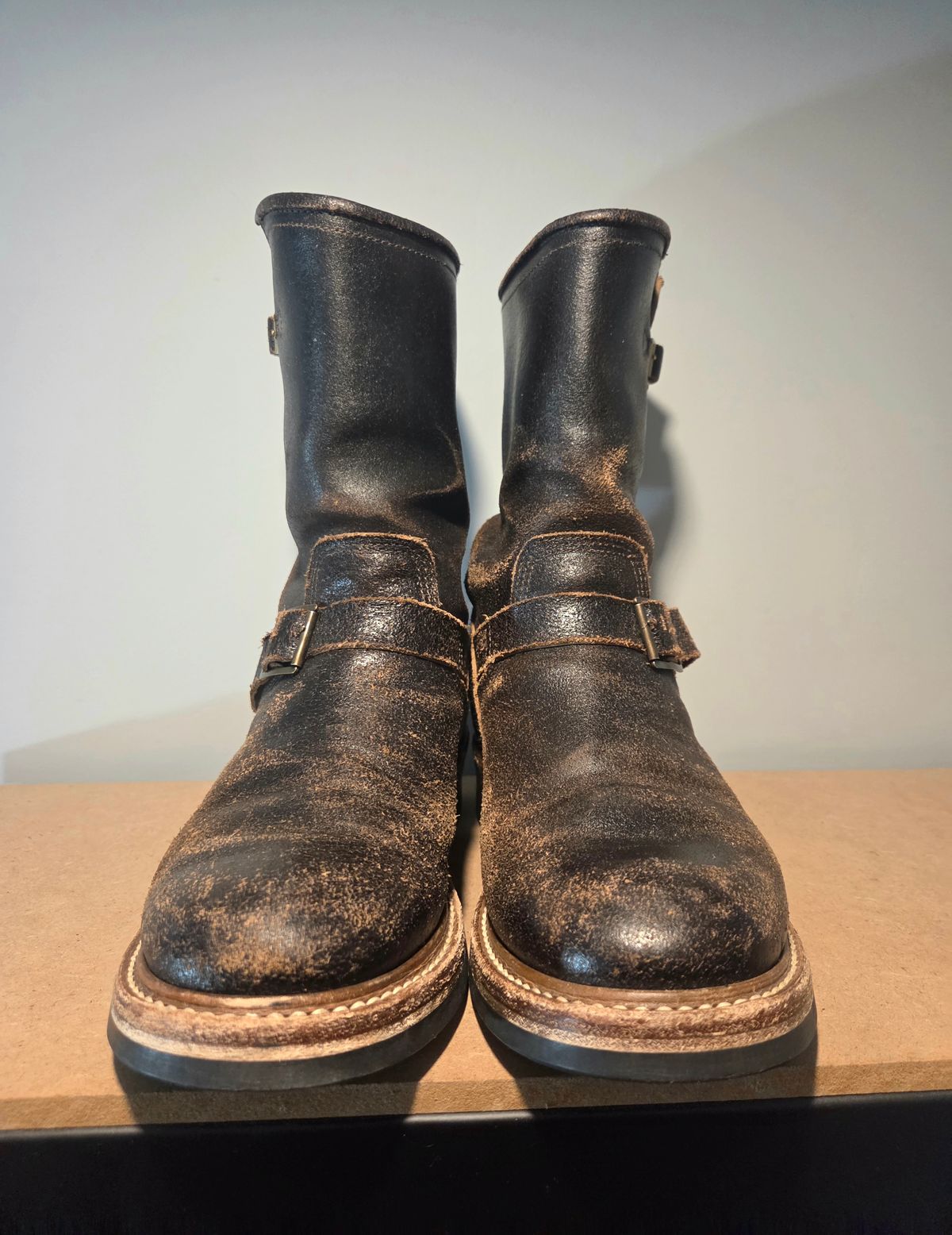 Photo by farroyo81 on March 5, 2026 of the John Lofgren Wabash Engineer Boots in Horween Dark Brown Waxed Flesh.