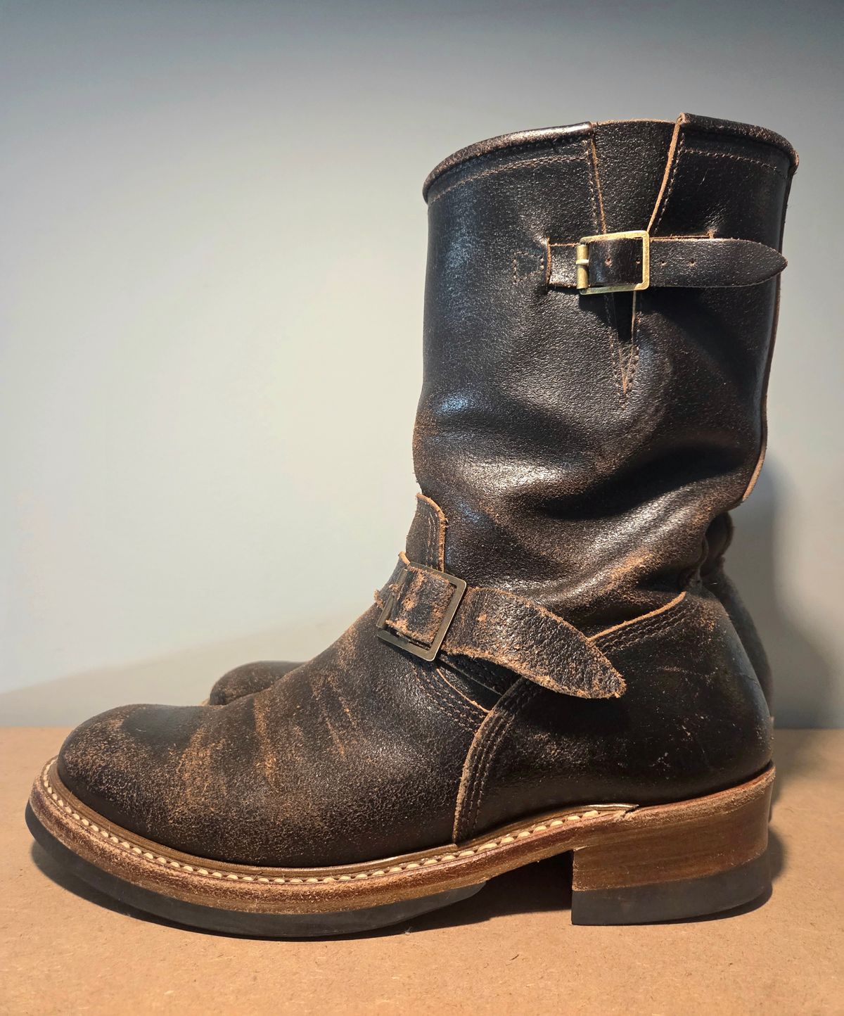 Photo by farroyo81 on March 5, 2026 of the John Lofgren Wabash Engineer Boots in Horween Dark Brown Waxed Flesh.