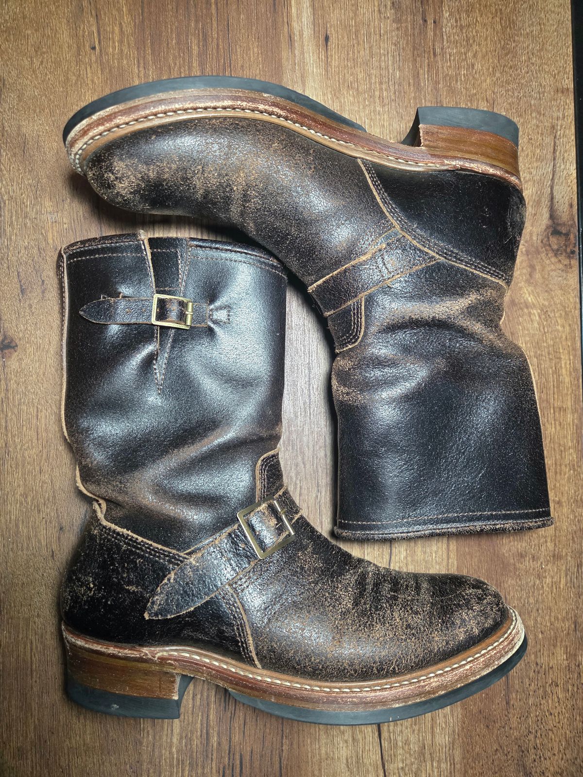 Photo by farroyo81 on March 5, 2026 of the John Lofgren Wabash Engineer Boots in Horween Dark Brown Waxed Flesh.