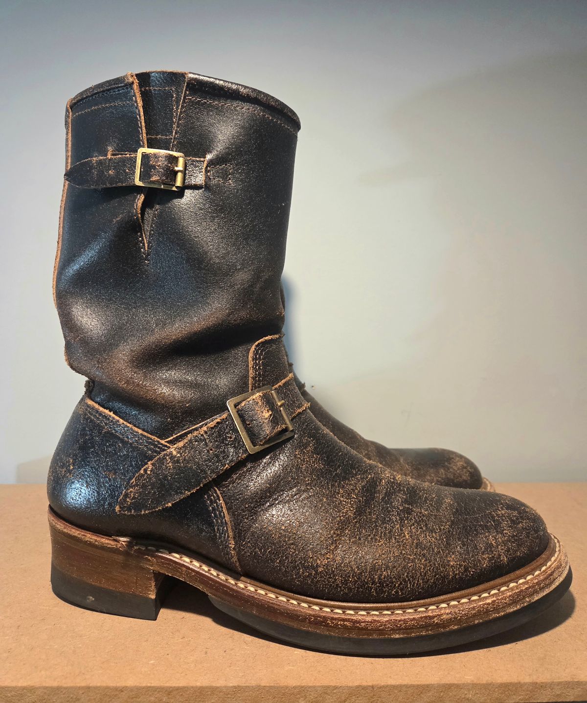 Photo by farroyo81 on March 5, 2026 of the John Lofgren Wabash Engineer Boots in Horween Dark Brown Waxed Flesh.