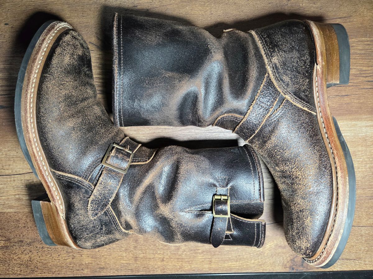 Photo by farroyo81 on April 5, 2026 of the John Lofgren Wabash Engineer Boots in Horween Dark Brown Waxed Flesh.