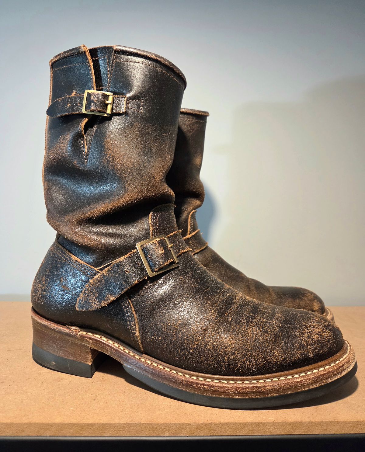 Photo by farroyo81 on April 5, 2026 of the John Lofgren Wabash Engineer Boots in Horween Dark Brown Waxed Flesh.