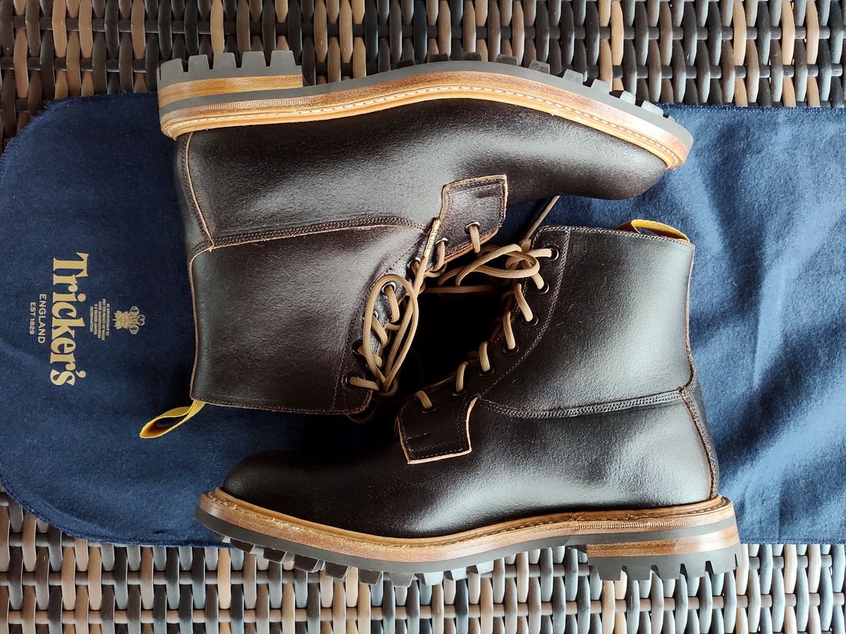 Photo by farroyo81 on November 1, 2023 of the Tricker's Burford Plain Derby Boot in Horween Java Waxed Flesh.