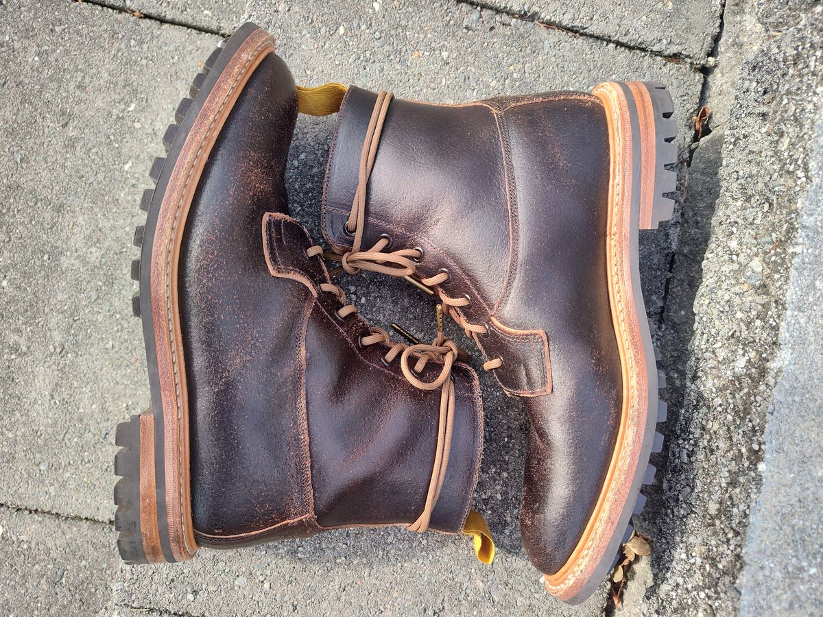 Photo by farroyo81 on December 1, 2023 of the Tricker's Burford Plain Derby Boot in Horween Java Waxed Flesh.