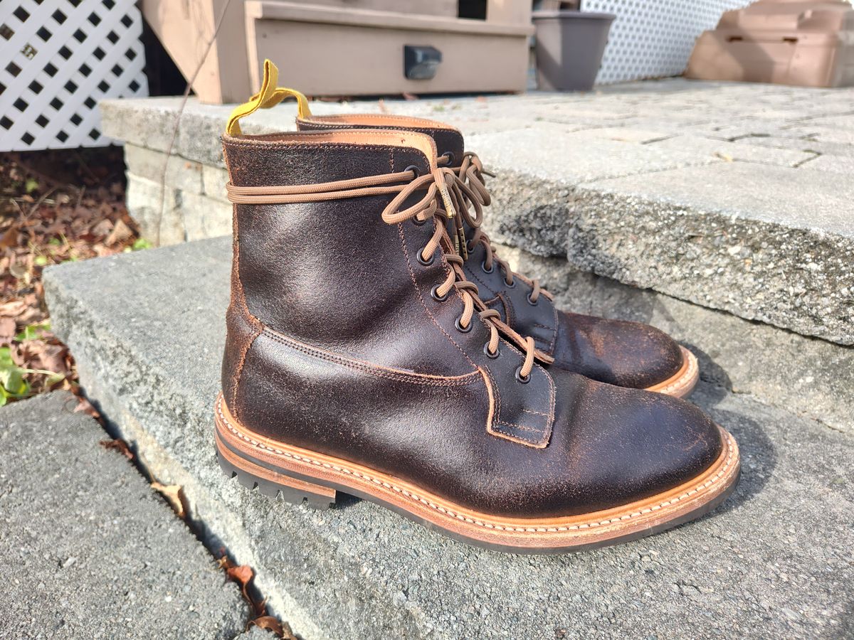 Photo by farroyo81 on December 1, 2023 of the Tricker's Burford Plain Derby Boot in Horween Java Waxed Flesh.