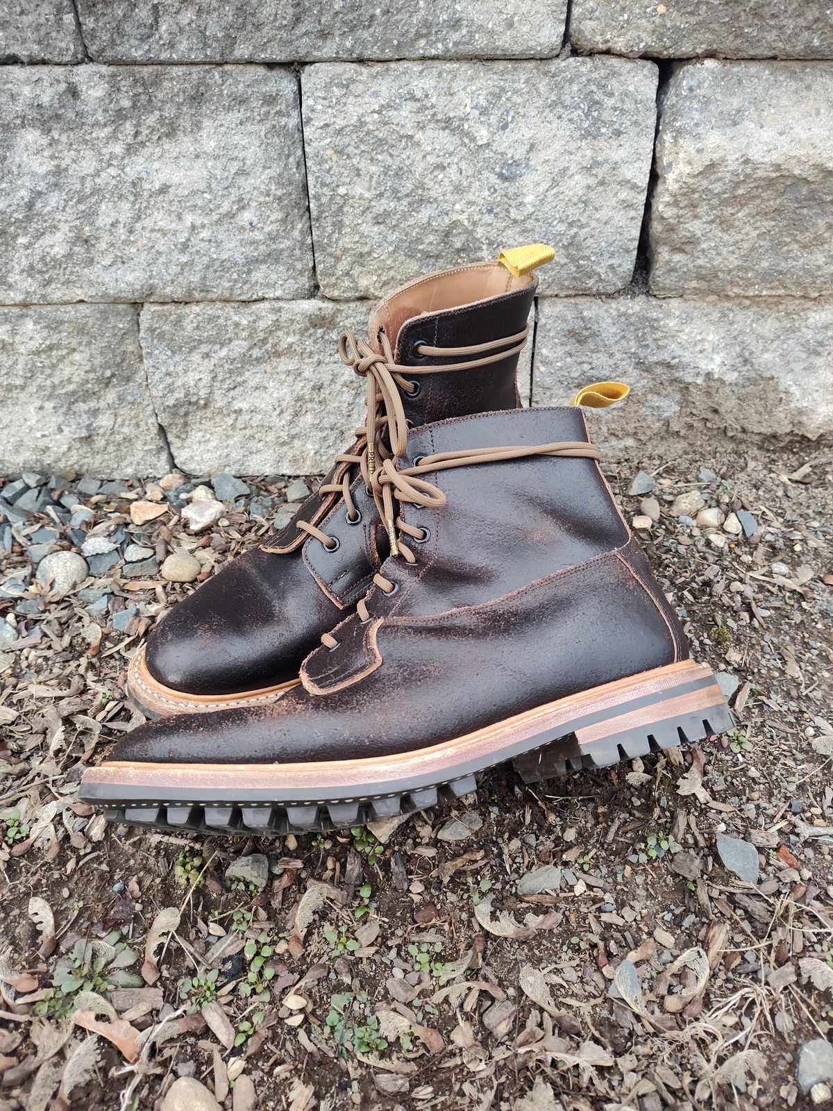 Photo by farroyo81 on January 4, 2024 of the Tricker's Burford Plain Derby Boot in Horween Java Waxed Flesh.