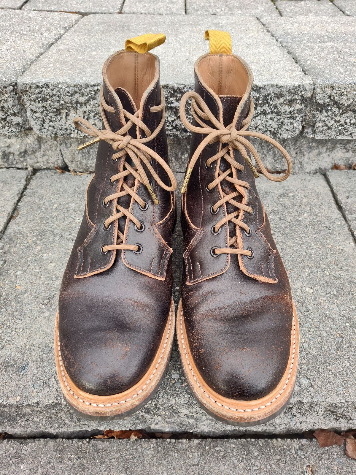 Photo by farroyo81 on January 4, 2024 of the Tricker's Burford Plain Derby Boot in Horween Java Waxed Flesh.