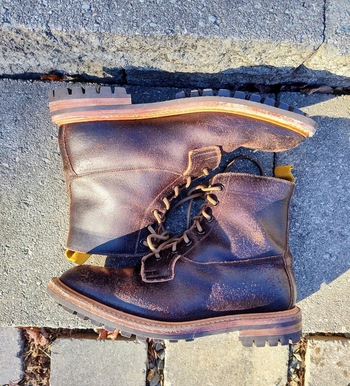 Photo by farroyo81 on February 3, 2024 of the Tricker's Burford Plain Derby Boot in Horween Java Waxed Flesh.