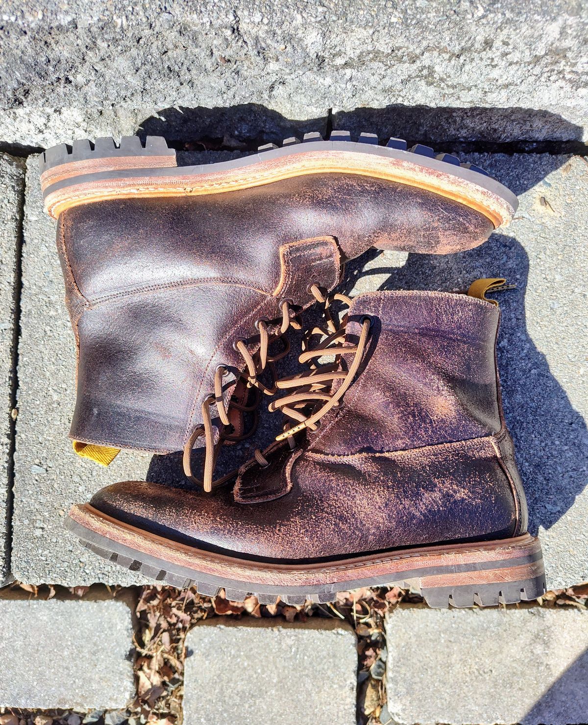 Photo by farroyo81 on March 3, 2024 of the Tricker's Burford Plain Derby Boot in Horween Java Waxed Flesh.