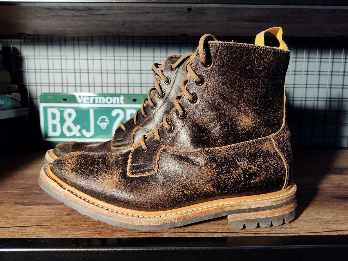 Photo by farroyo81 on April 4, 2024 of the Tricker's Burford Plain Derby Boot in Horween Java Waxed Flesh.
