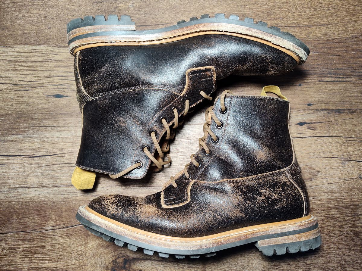 Photo by farroyo81 on April 4, 2024 of the Tricker's Burford Plain Derby Boot in Horween Java Waxed Flesh.