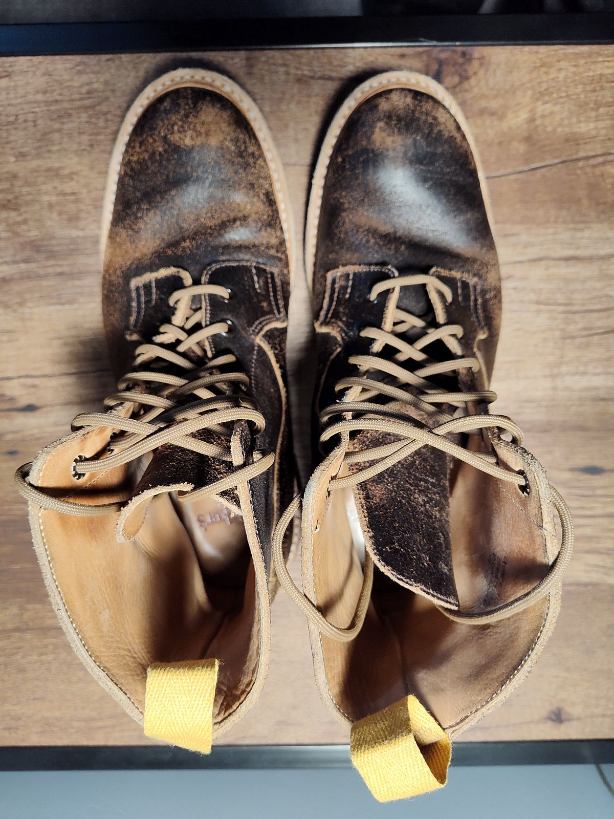 Photo by farroyo81 on April 4, 2024 of the Tricker's Burford Plain Derby Boot in Horween Java Waxed Flesh.