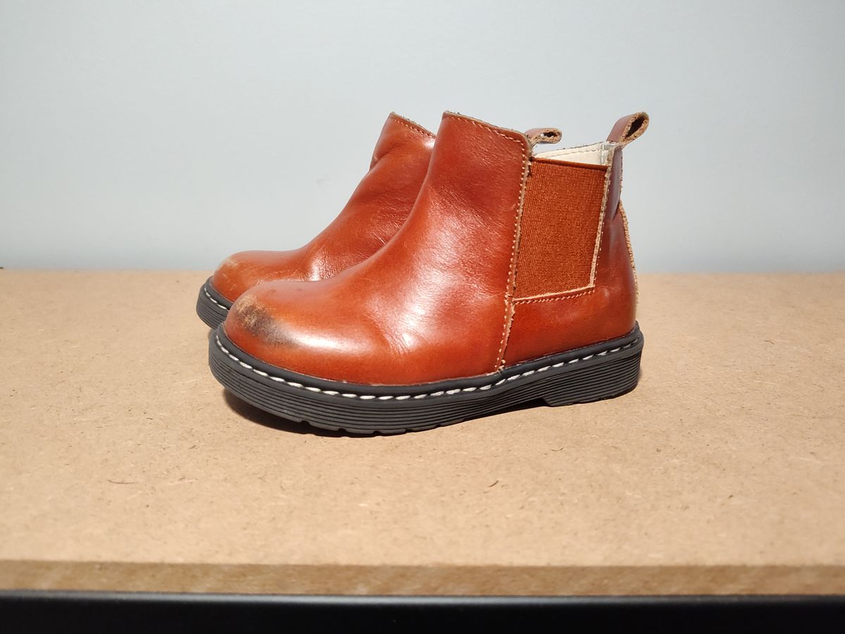 Photo by farroyo81 on November 2, 2024 of the Piper Finn Chelsea Boot in Premium Waxed Leather.