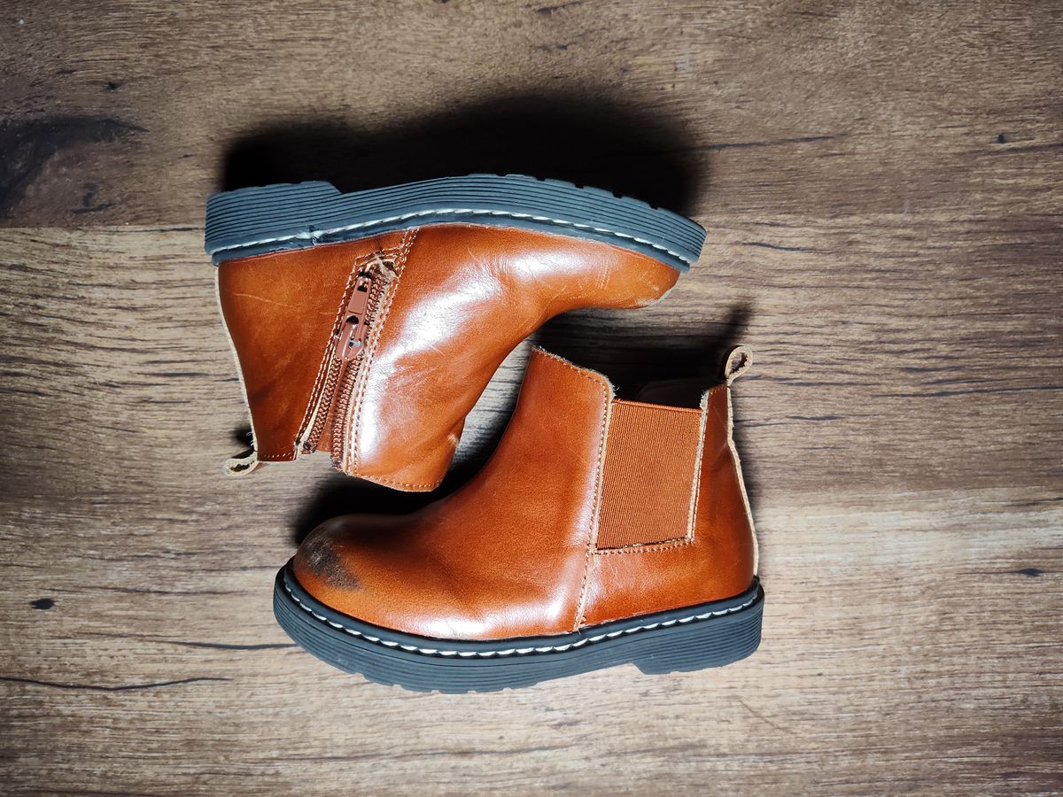 Photo by farroyo81 on November 2, 2024 of the Piper Finn Chelsea Boot in Premium Waxed Leather.