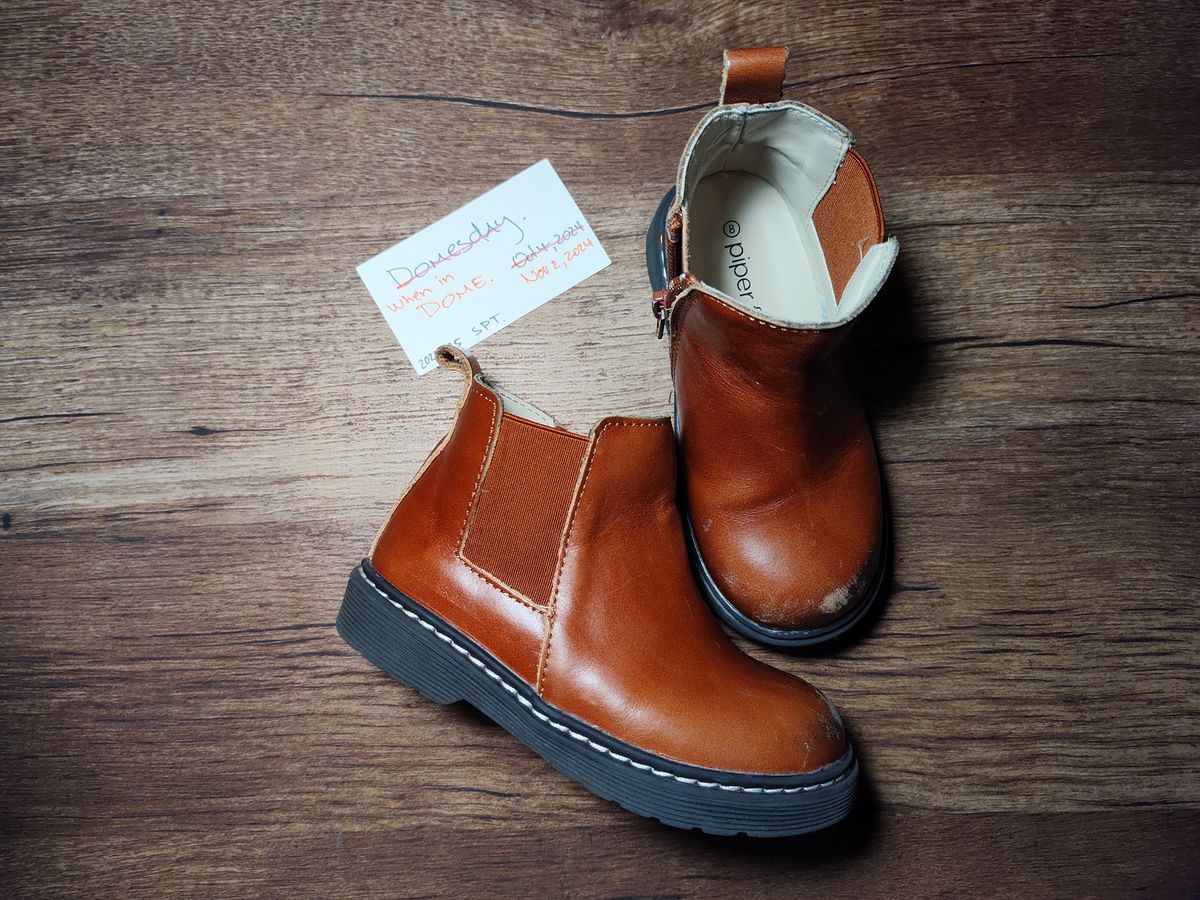 Photo by farroyo81 on November 2, 2024 of the Piper Finn Chelsea Boot in Premium Waxed Leather.