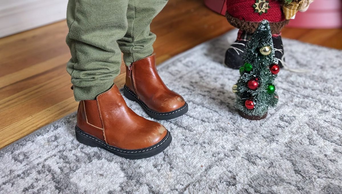 Photo by farroyo81 on December 5, 2024 of the Piper Finn Chelsea Boot in Premium Waxed Leather.