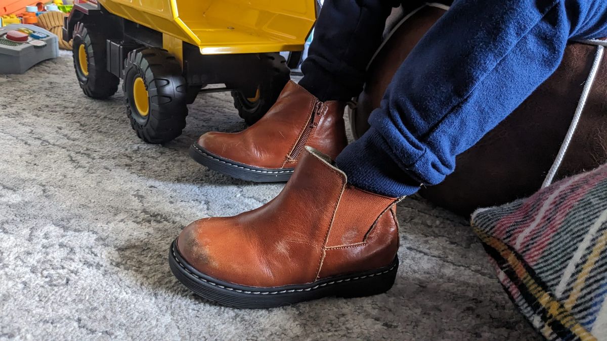Photo by farroyo81 on January 3, 2025 of the Piper Finn Chelsea Boot in Premium Waxed Leather.