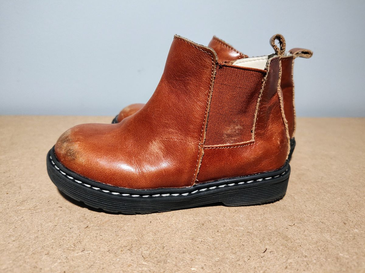 Photo by farroyo81 on January 3, 2025 of the Piper Finn Chelsea Boot in Premium Waxed Leather.