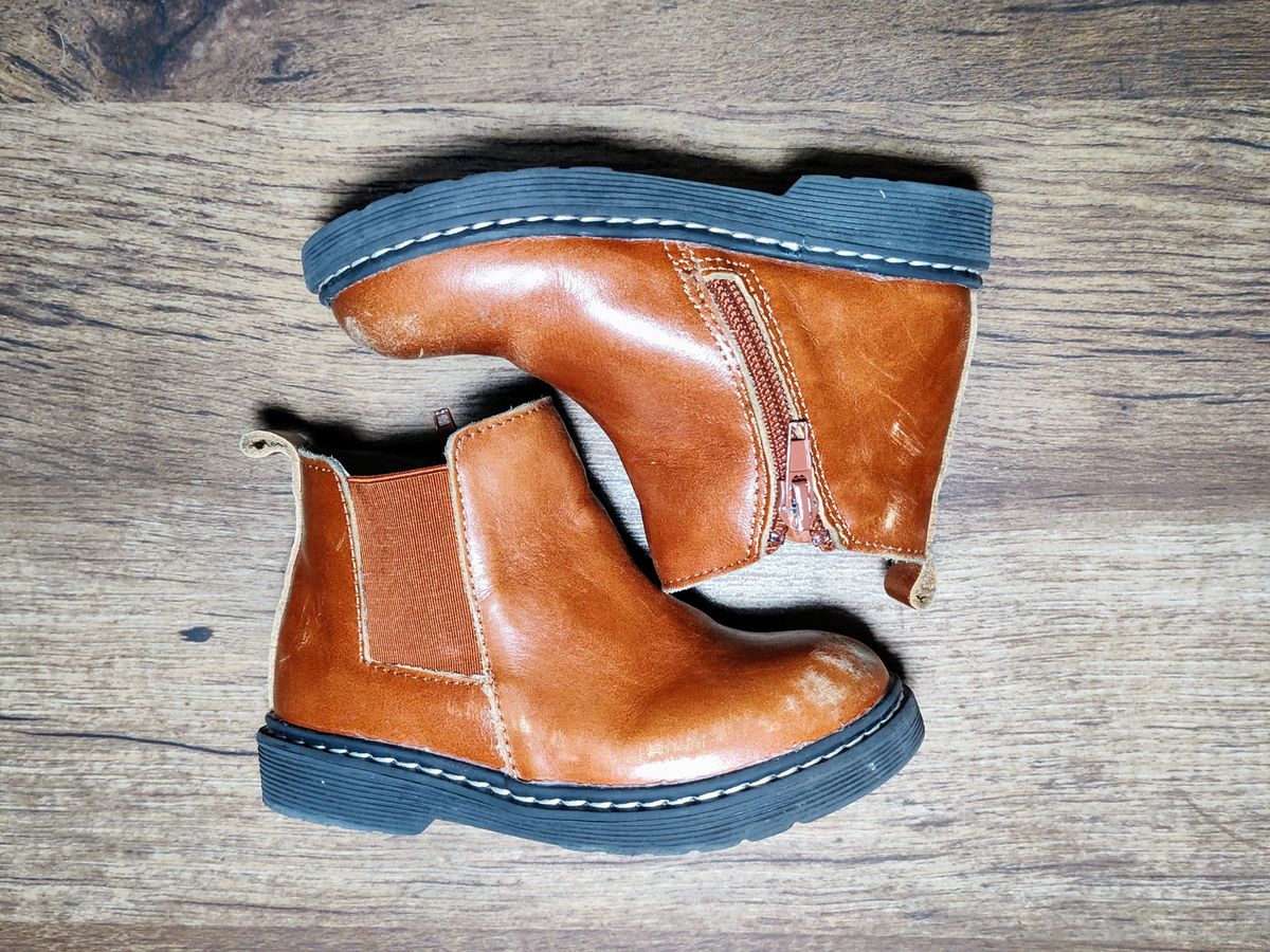 Photo by farroyo81 on January 3, 2025 of the Piper Finn Chelsea Boot in Premium Waxed Leather.