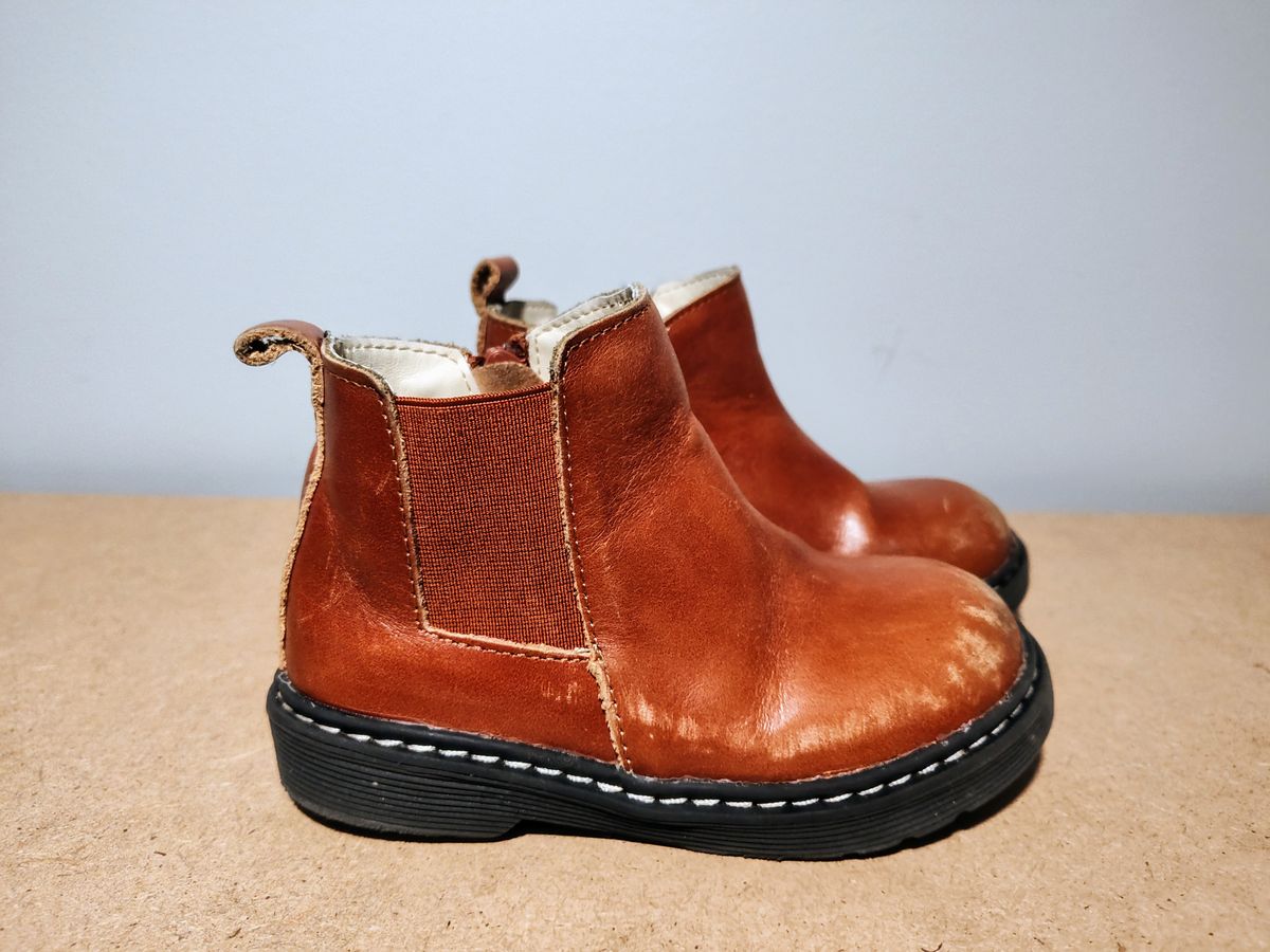 Photo by farroyo81 on January 3, 2025 of the Piper Finn Chelsea Boot in Premium Waxed Leather.