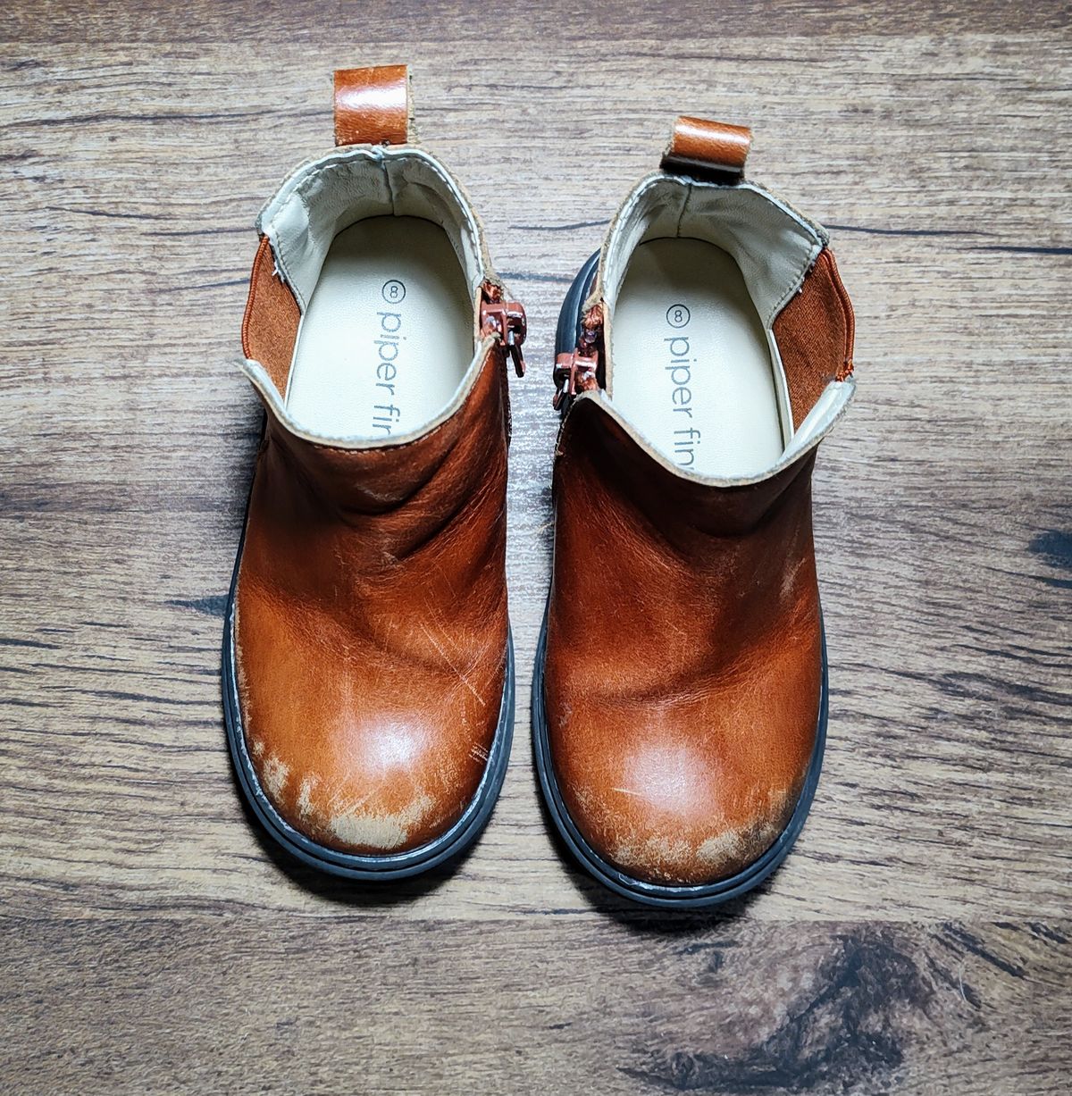 Photo by farroyo81 on January 3, 2025 of the Piper Finn Chelsea Boot in Premium Waxed Leather.
