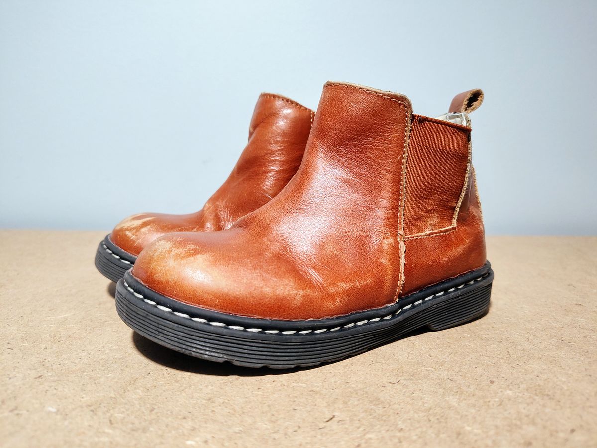 Photo by farroyo81 on March 4, 2025 of the Piper Finn Chelsea Boot in Premium Waxed Leather.