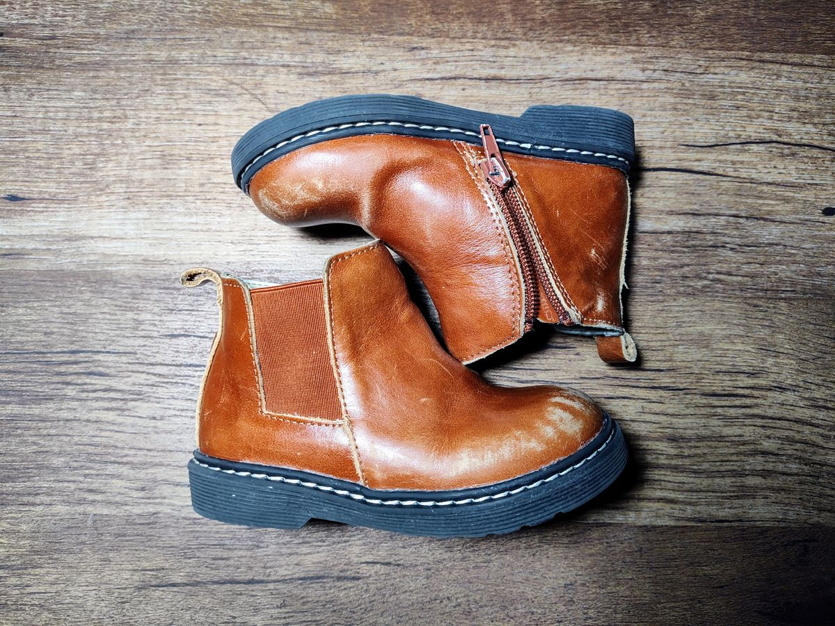 Photo by farroyo81 on March 4, 2025 of the Piper Finn Chelsea Boot in Premium Waxed Leather.