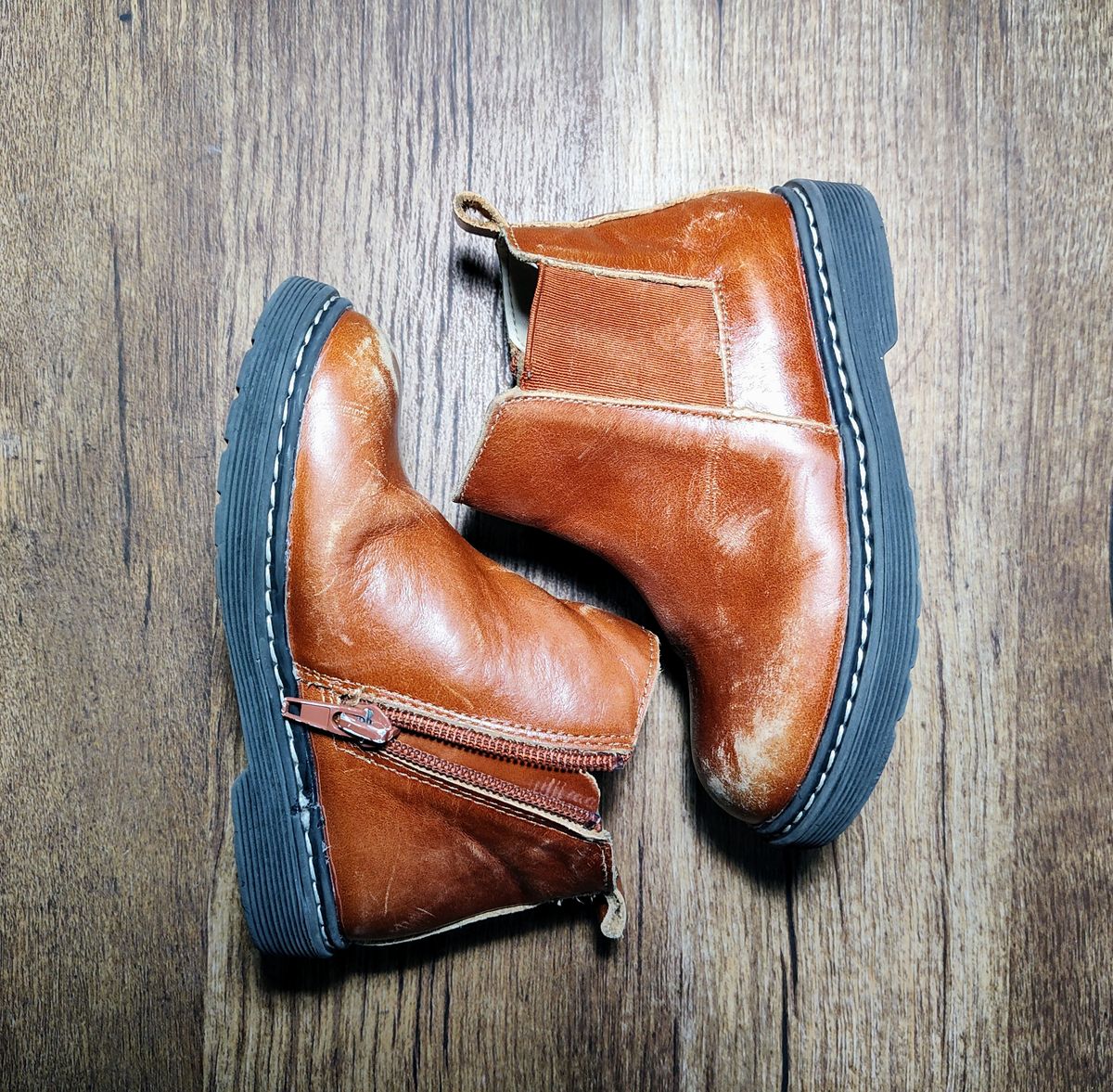 Photo by farroyo81 on April 4, 2025 of the Piper Finn Chelsea Boot in Premium Waxed Leather.