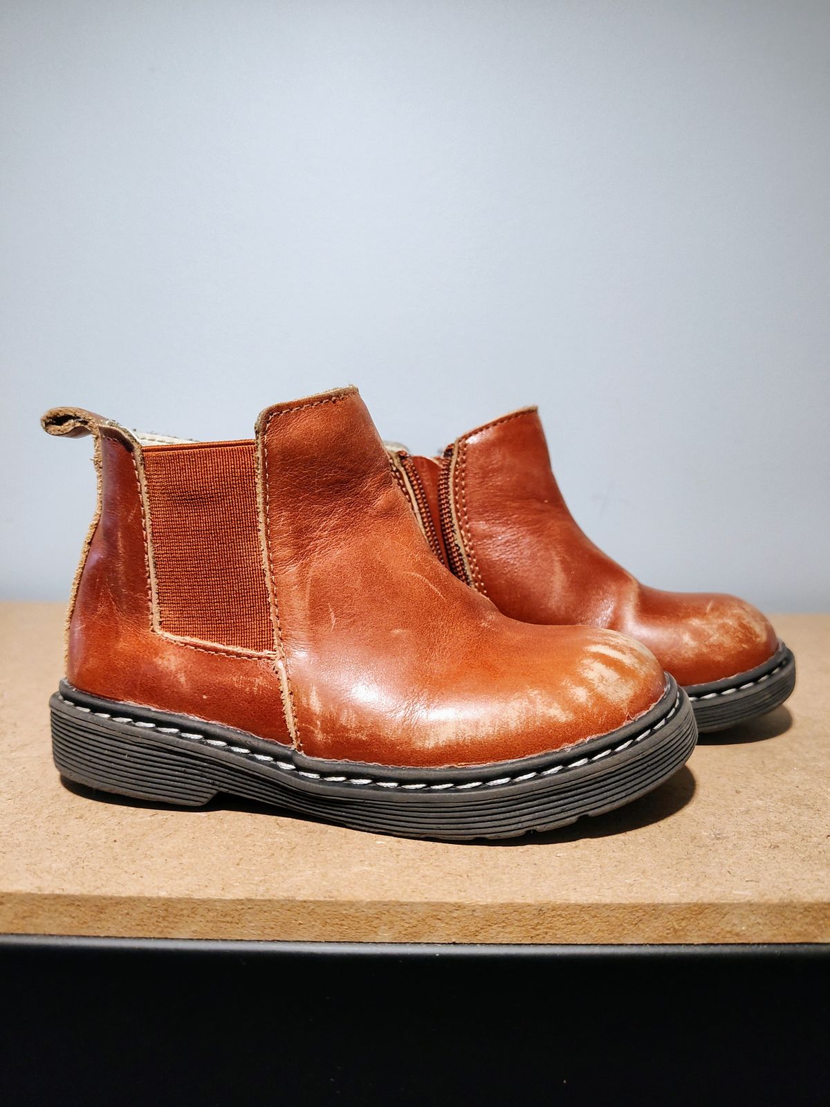 Photo by farroyo81 on April 4, 2025 of the Piper Finn Chelsea Boot in Premium Waxed Leather.