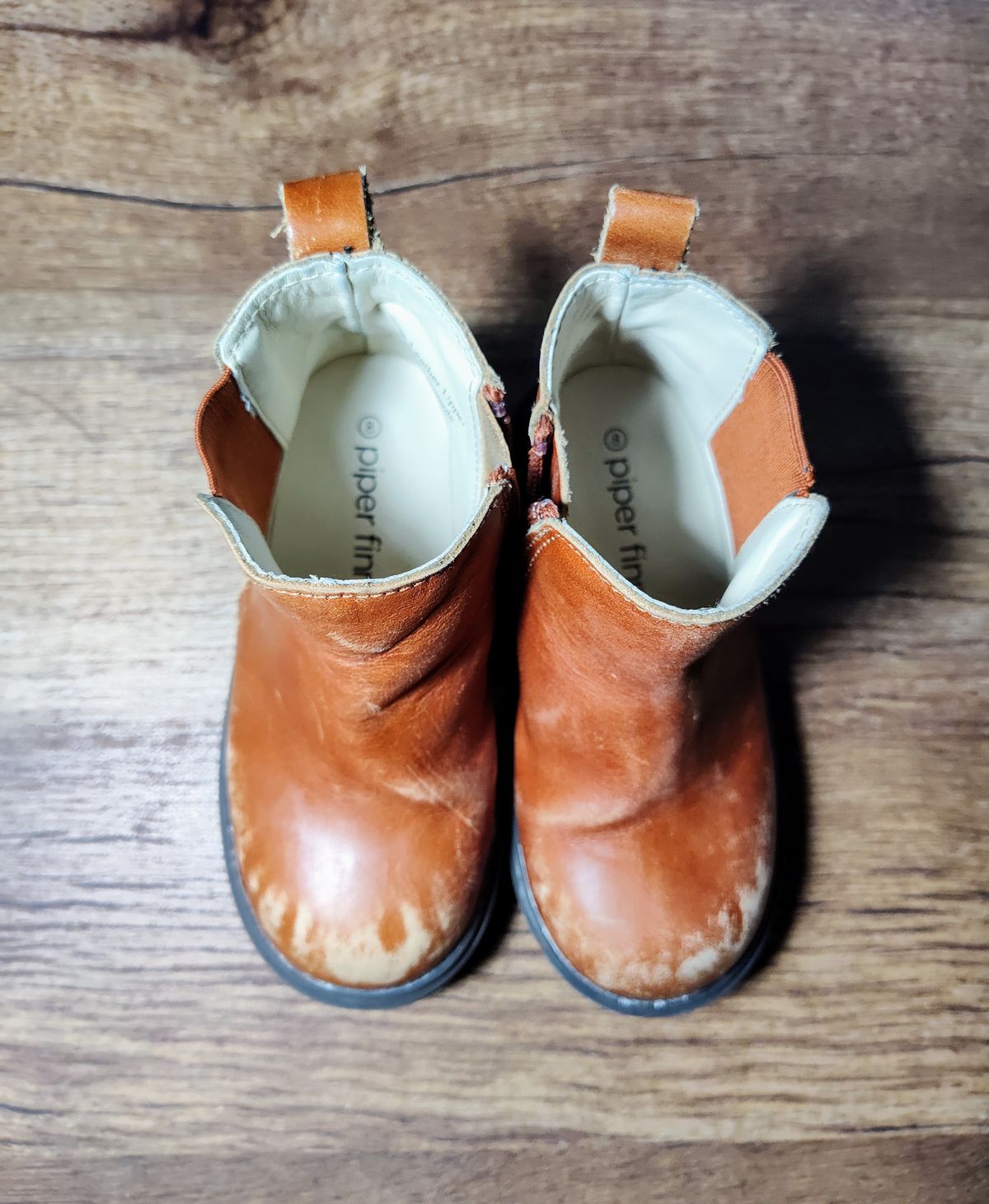 Photo by farroyo81 on April 4, 2025 of the Piper Finn Chelsea Boot in Premium Waxed Leather.