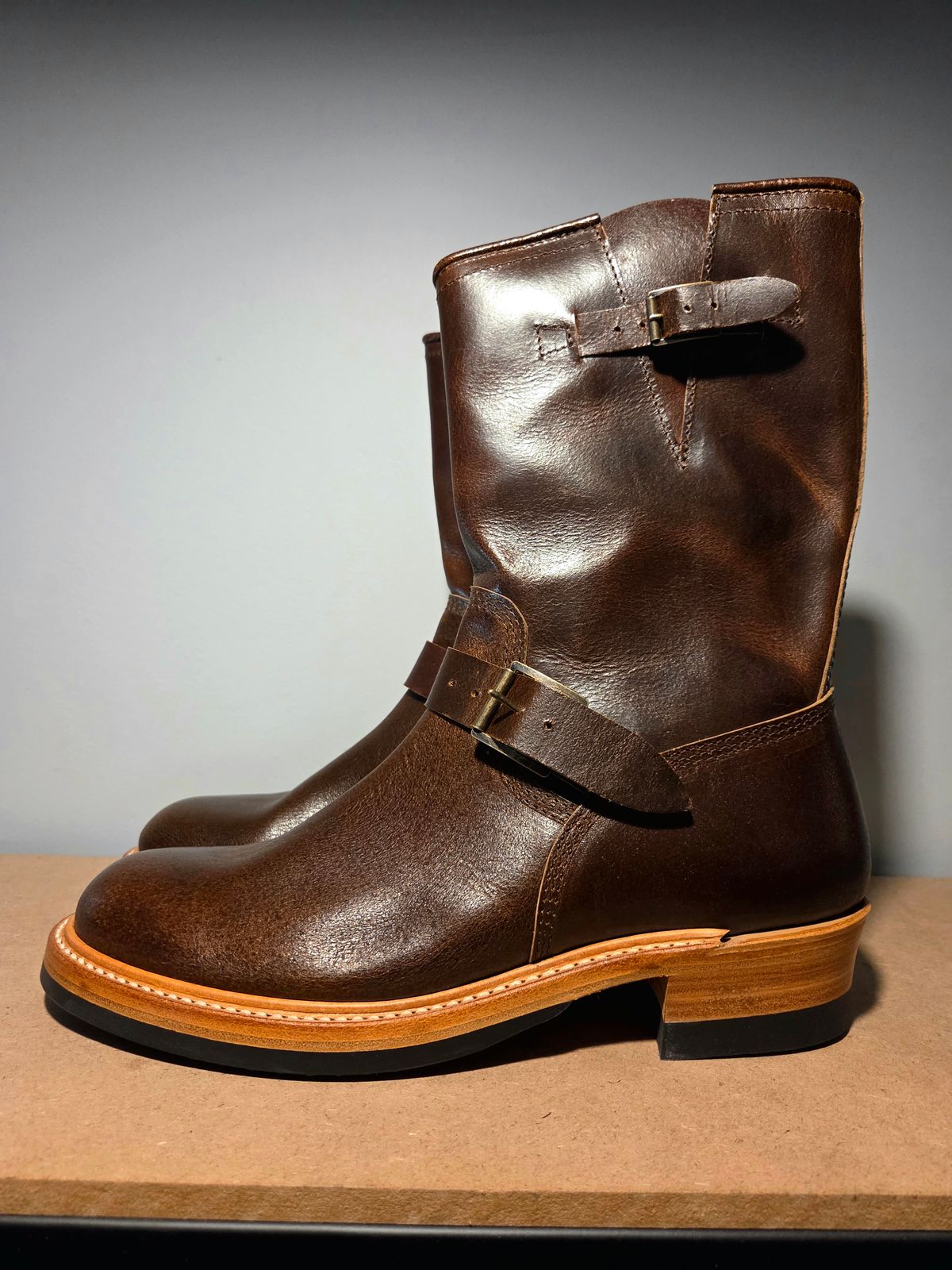 Photo by farroyo81 on October 1, 2025 of the John Lofgren Wabash Engineer Boots in Horween SHF Horsehide Havana.