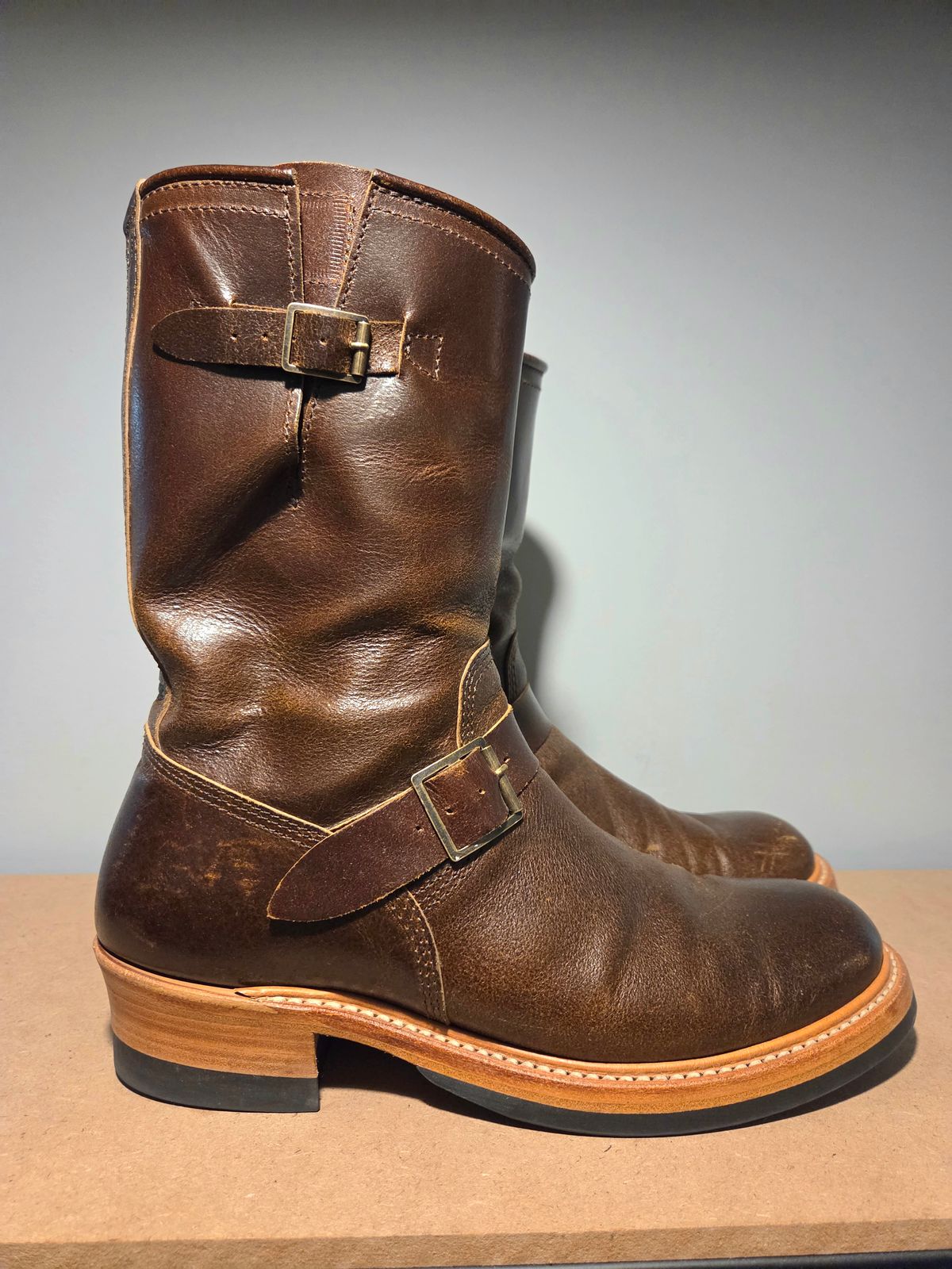 Photo by farroyo81 on November 3, 2025 of the John Lofgren Wabash Engineer Boots in Horween SHF Horsehide Havana.