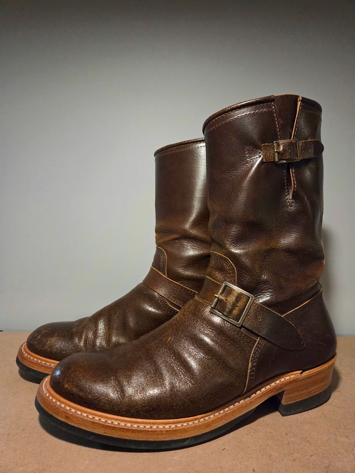 Photo by farroyo81 on December 4, 2025 of the John Lofgren Wabash Engineer Boots in Horween SHF Horsehide Havana.