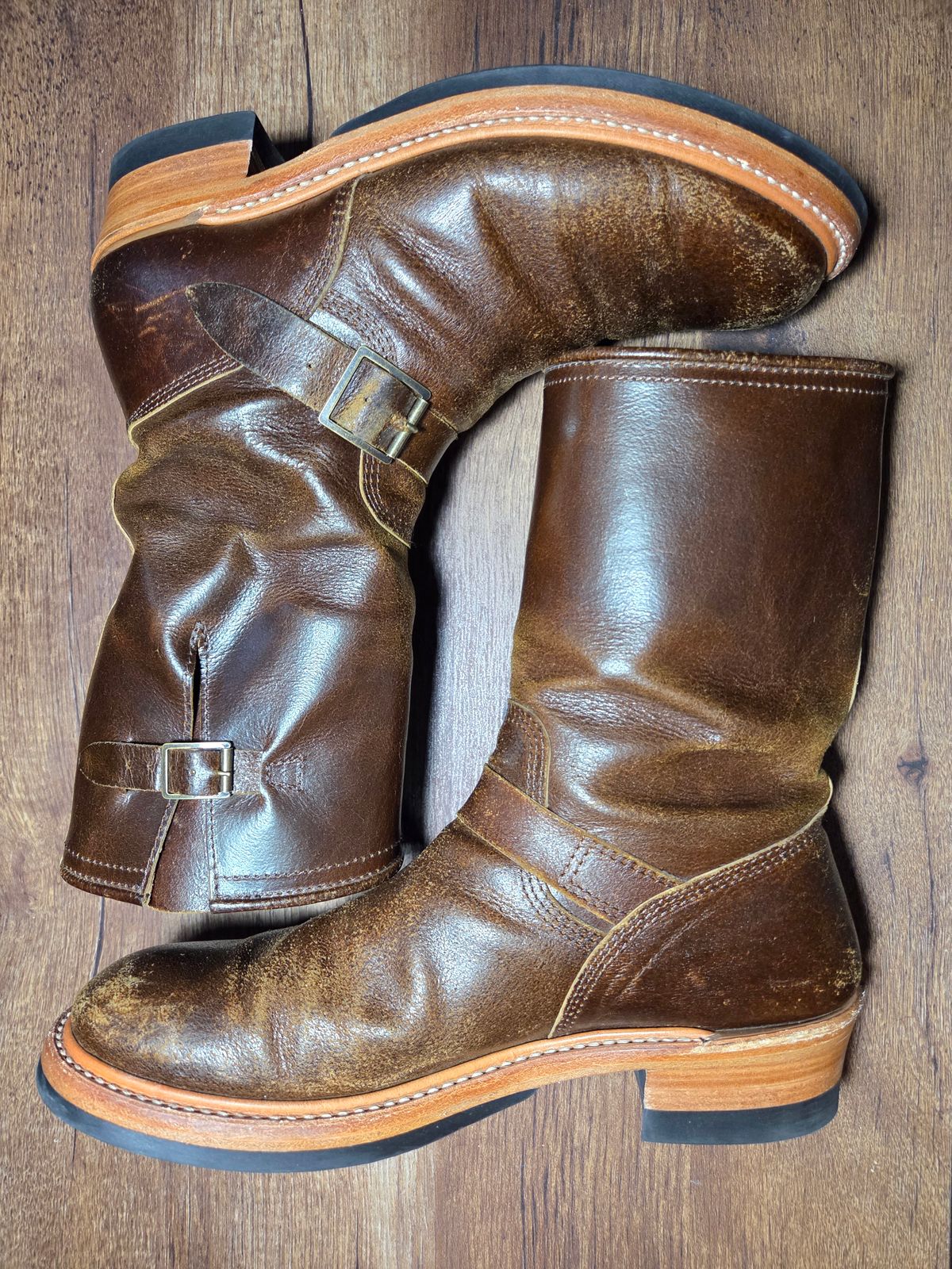 Photo by farroyo81 on January 5, 2026 of the John Lofgren Wabash Engineer Boots in Horween SHF Horsehide Havana.