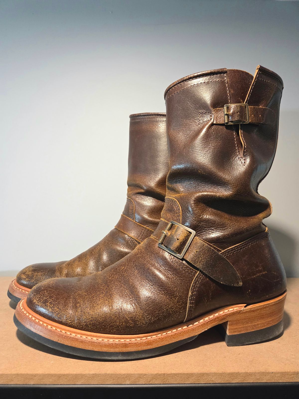Photo by farroyo81 on February 5, 2026 of the John Lofgren Wabash Engineer Boots in Horween SHF Horsehide Havana.